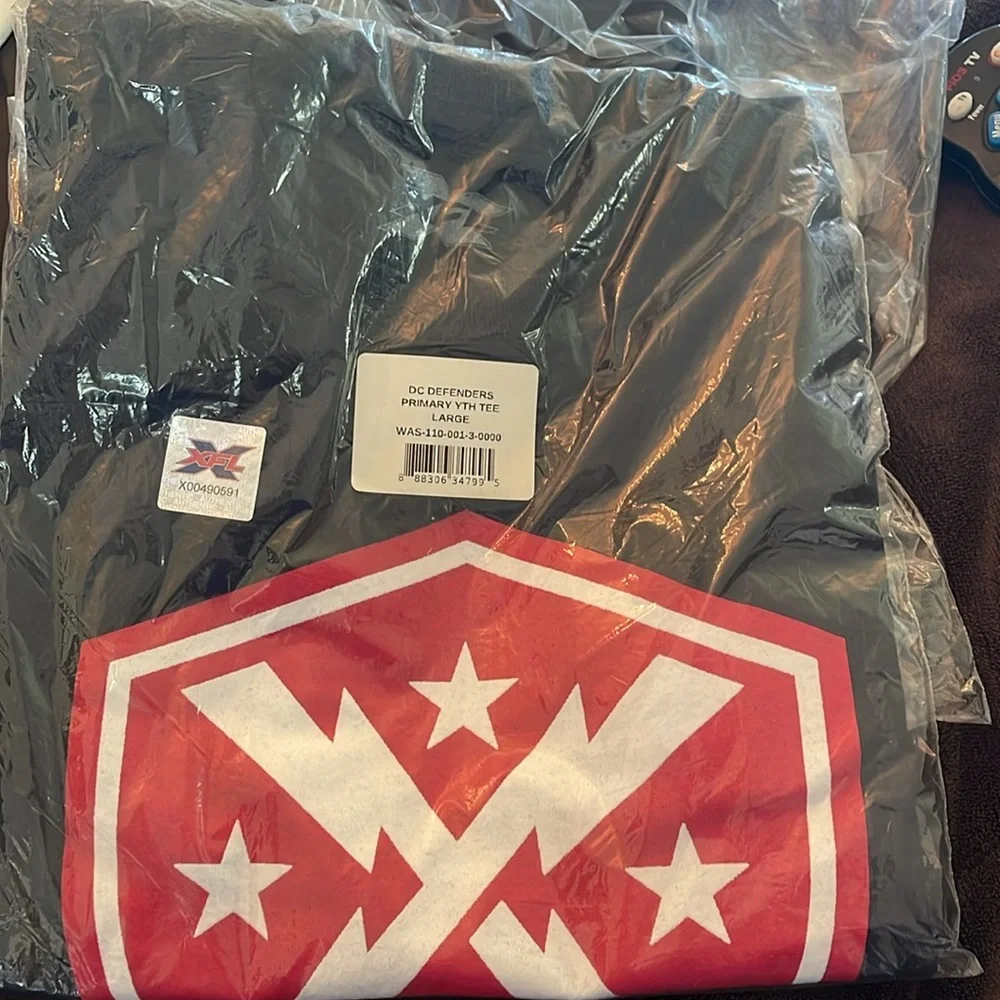 New XFL DC Defenders youth large, short sleeve tee unisex.